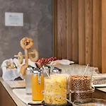 Ladadika Design, Philian And Apartament