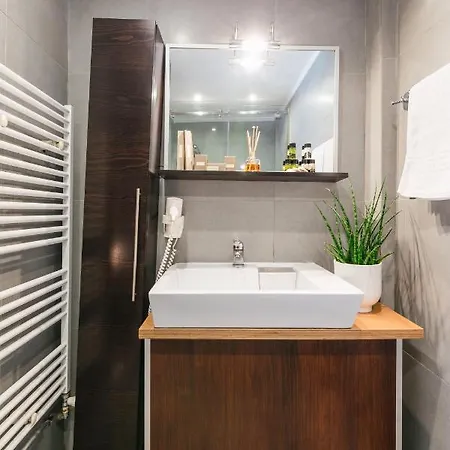 Ladadika Design, Philian And Apartment
