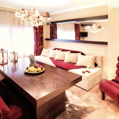 شقة Ladadika Design, Philian And