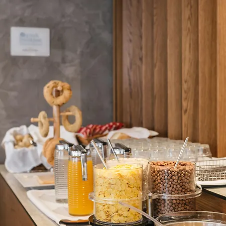 Ladadika Design, Philian And شقة