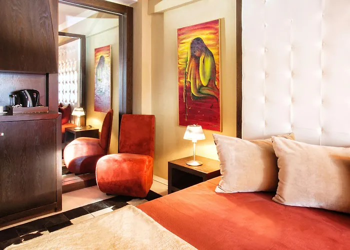 Daire Ladadika Design, Philian And